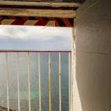 Ma le meraviglie non finiscono qui: � arrivato il momento di assistere allo spettacolo che si gode da qui su. Una porticina conduce infatti al terrazzino che circonda la torre, dal quale possiamo ammirare Bari e il suo mare, quasi fossimo in volo su di essi